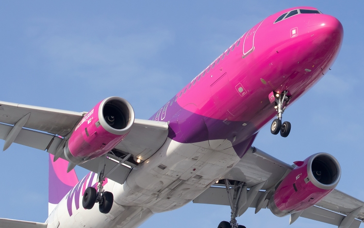 Új poggyászszabályokat és díjakat vezetett be a Wizz Air Budapesten