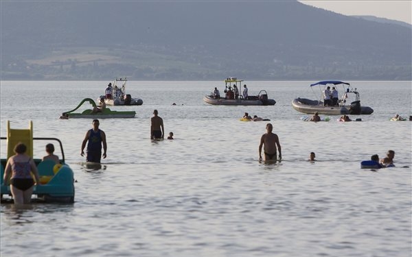 Belefulladt egy 18 éves fiú a Balatonba